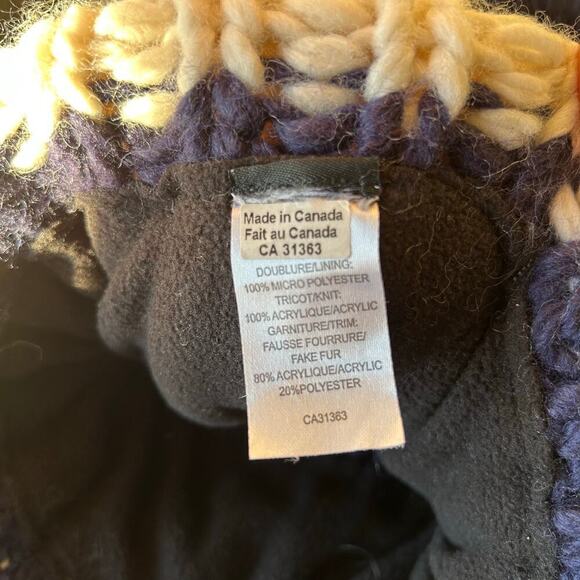 Kyi Kyi fur navy blue and cream chunky wool pompom hat w/ fleece lining - Picture 3 of 5